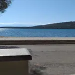 شقة Seaside Maisonette In *