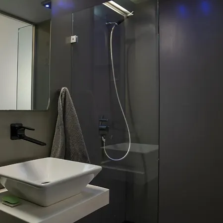 Seaside Maisonette In 아파트 이타