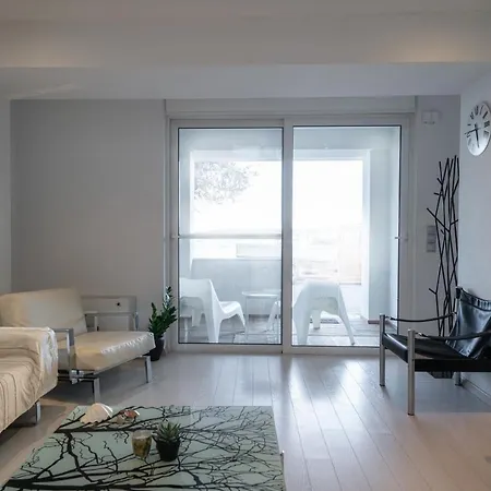 Seaside Maisonette In شقة